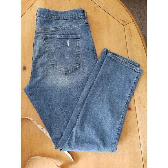 Old Navy Women's Curvy Straight Distressed Medium Wash Blue Jeans Size 14 - Picture 4 of 11